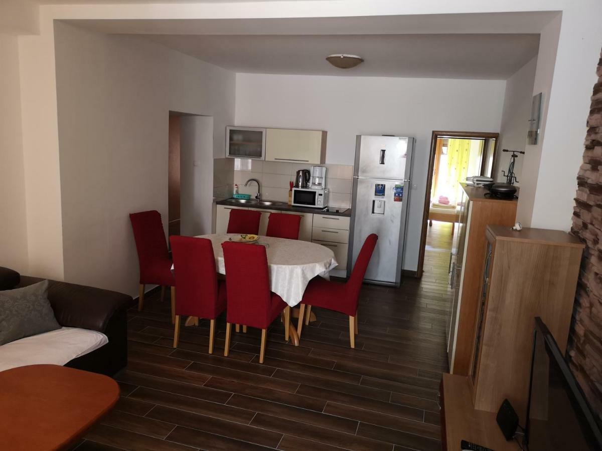 Apartmani Dada Starigrad Paklenica Exteriér fotografie